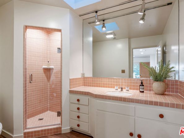 4958 Carpenter Avenue, Valley Village CA 91607