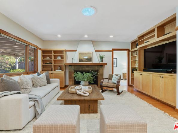 4958 Carpenter Avenue, Valley Village CA 91607