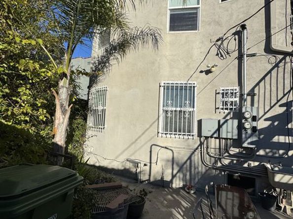 4010 W Adams Boulevard, Los Angeles CA 90018