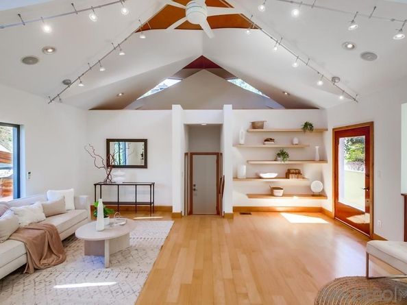 3566 Albatross St, San Diego CA 92103