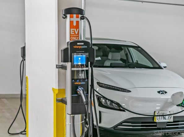 700 W E St 403, San Diego CA 92101