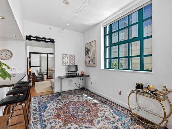 700 W E St 403, San Diego CA 92101