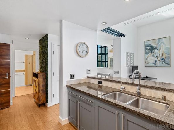 700 W E St 403, San Diego CA 92101