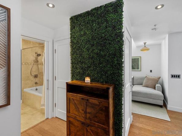 700 W E St 403, San Diego CA 92101