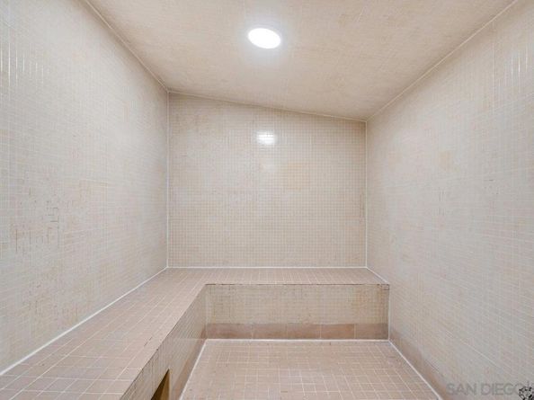 700 W E St 403, San Diego CA 92101