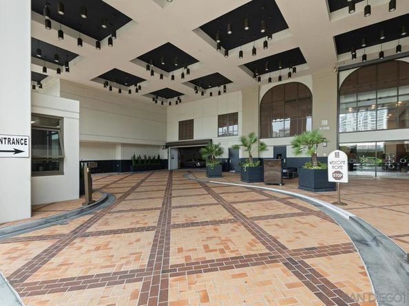 700 W E St 403, San Diego CA 92101
