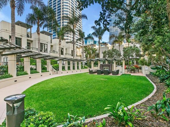 700 W E St 403, San Diego CA 92101