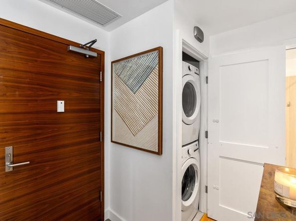 700 W E St 403, San Diego CA 92101