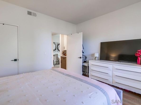 18650 Caminito Cantilena 291, San Diego CA 92128