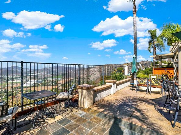 2157 Woodland Heights Gln, Escondido CA 92026