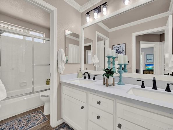 2157 Woodland Heights Gln, Escondido CA 92026