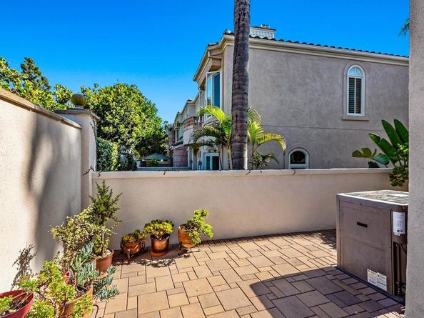 5310 Renaissance Ave, San Diego CA 92122