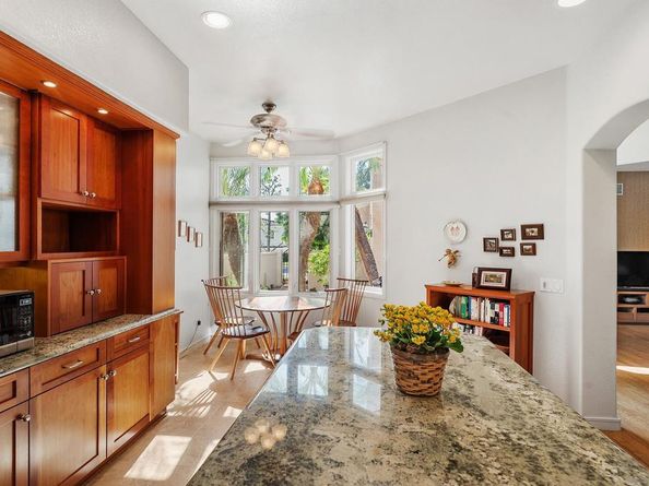 5310 Renaissance Ave, San Diego CA 92122