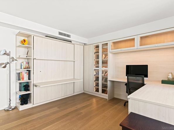 888 W E Street 2004, San Diego CA 92101
