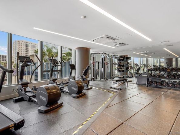 888 W E Street 2004, San Diego CA 92101