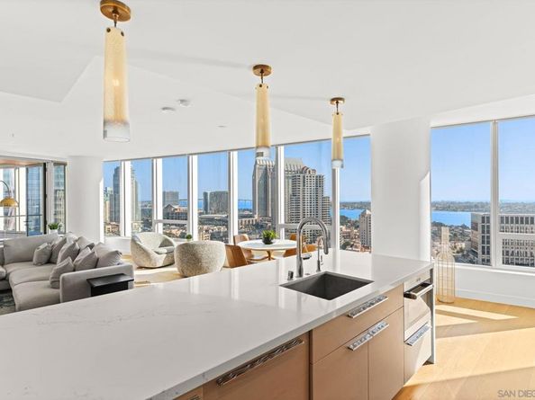 888 W E Street 2004, San Diego CA 92101