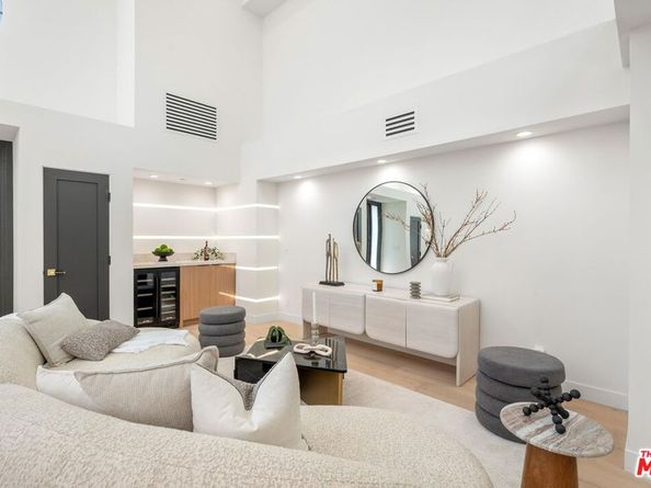 4557 Camellia Avenue, Studio City CA 91602