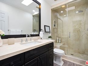 1337 Berkeley Street 6, Santa Monica CA 90404