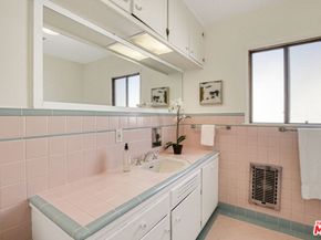 6264 Mosley Avenue, Los Angeles CA 90056