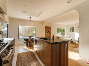 2418 Walnut Avenue, Venice CA 90291