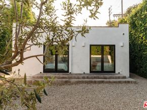 2418 Walnut Avenue, Venice CA 90291