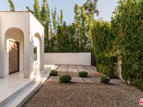 2418 Walnut Avenue, Venice CA 90291