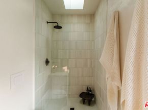 2418 Walnut Avenue, Venice CA 90291