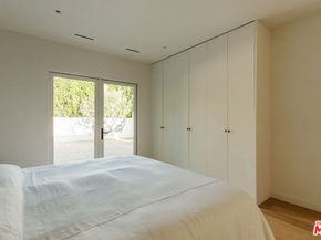 2418 Walnut Avenue, Venice CA 90291