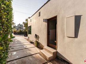 2418 Walnut Avenue, Venice CA 90291