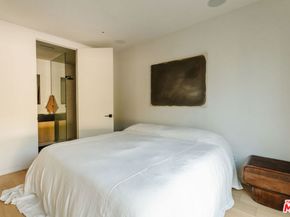 2418 Walnut Avenue, Venice CA 90291