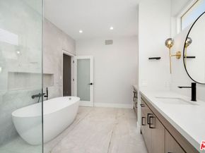 5923 Etiwanda Avenue 106, Tarzana CA 91356