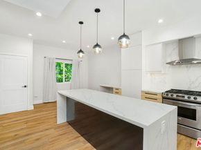 5923 Etiwanda Avenue 106, Tarzana CA 91356