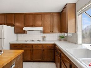 18135 Burbank Boulevard 6, Tarzana CA 91356