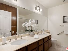 18135 Burbank Boulevard 6, Tarzana CA 91356