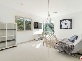 1257 Bienveneda Avenue, Pacific Palisades CA 90272