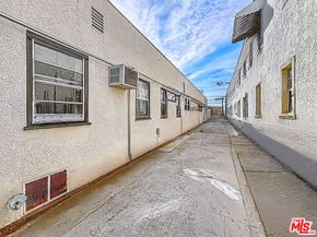 3025 Edgehill Drive, Los Angeles CA 90018