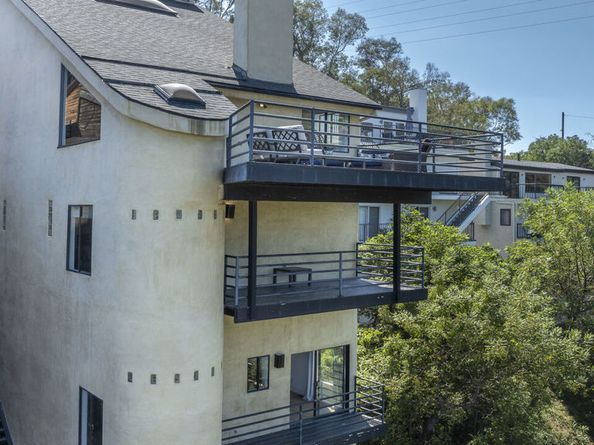 8581 Cole Crest Drive, Los Angeles CA 90046