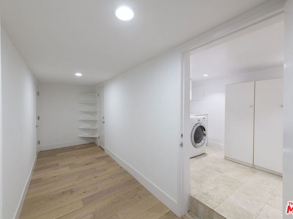 8581 Cole Crest Drive, Los Angeles CA 90046