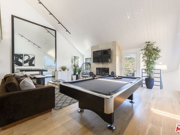 8581 Cole Crest Drive, Los Angeles CA 90046