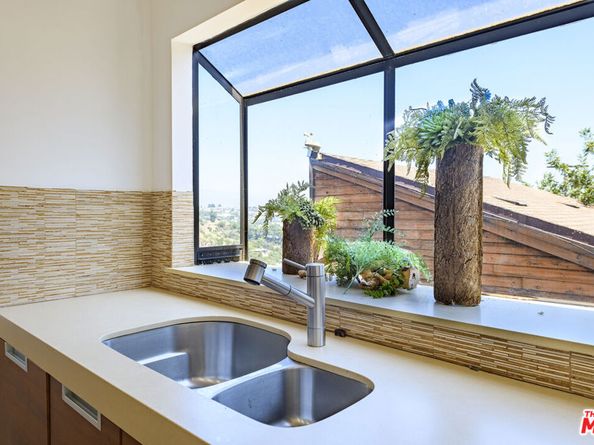 8581 Cole Crest Drive, Los Angeles CA 90046