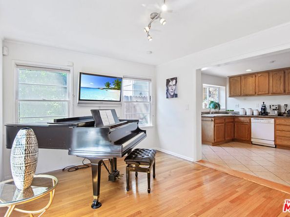 10301 Chrysanthemum Lane, Los Angeles CA 90077