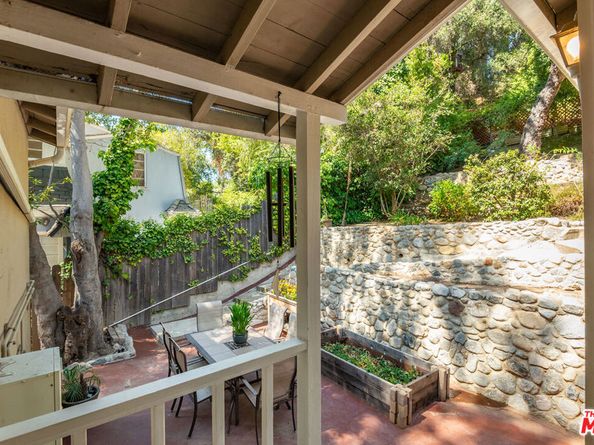 10301 Chrysanthemum Lane, Los Angeles CA 90077