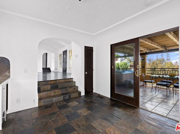 6844 Cahuenga Park Trail, Los Angeles CA 90068