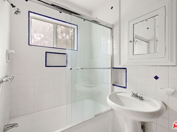 6844 Cahuenga Park Trail, Los Angeles CA 90068