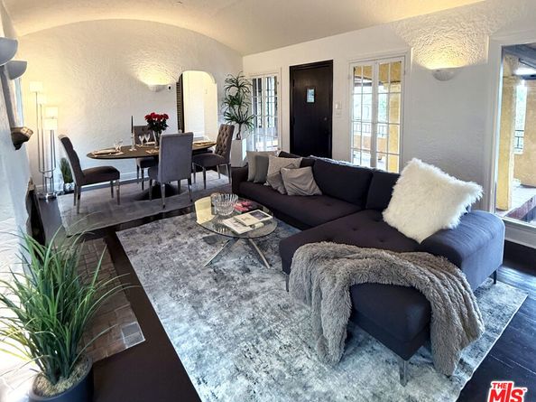 6844 Cahuenga Park Trail, Los Angeles CA 90068