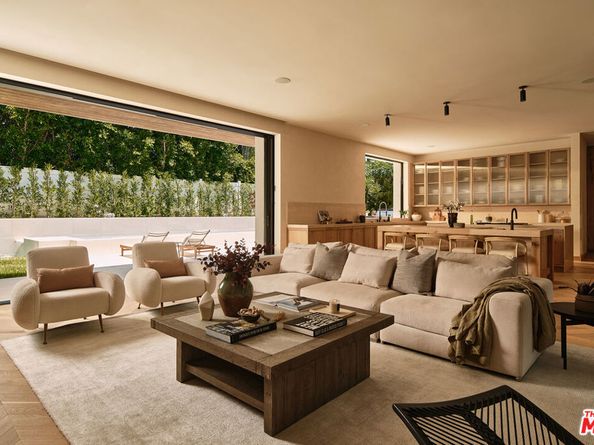 13209 Dobbins Place, Los Angeles CA 90049