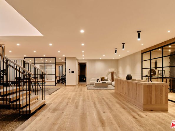 13209 Dobbins Place, Los Angeles CA 90049