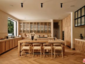 13209 Dobbins Place, Los Angeles CA 90049