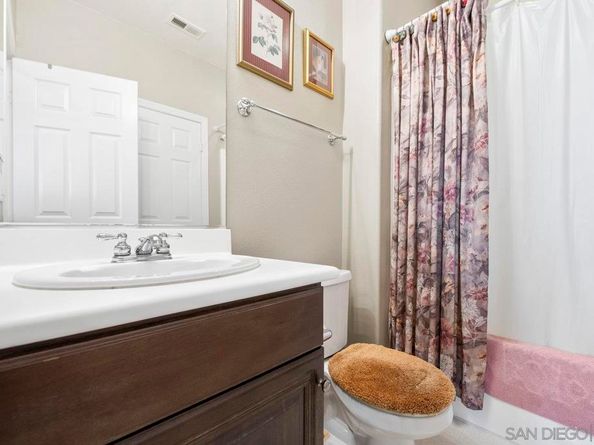 2087 Amparo Ct, Escondido CA 92025