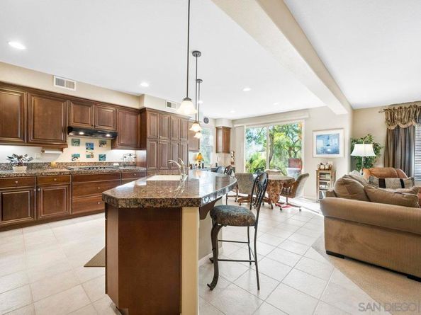 2087 Amparo Ct, Escondido CA 92025